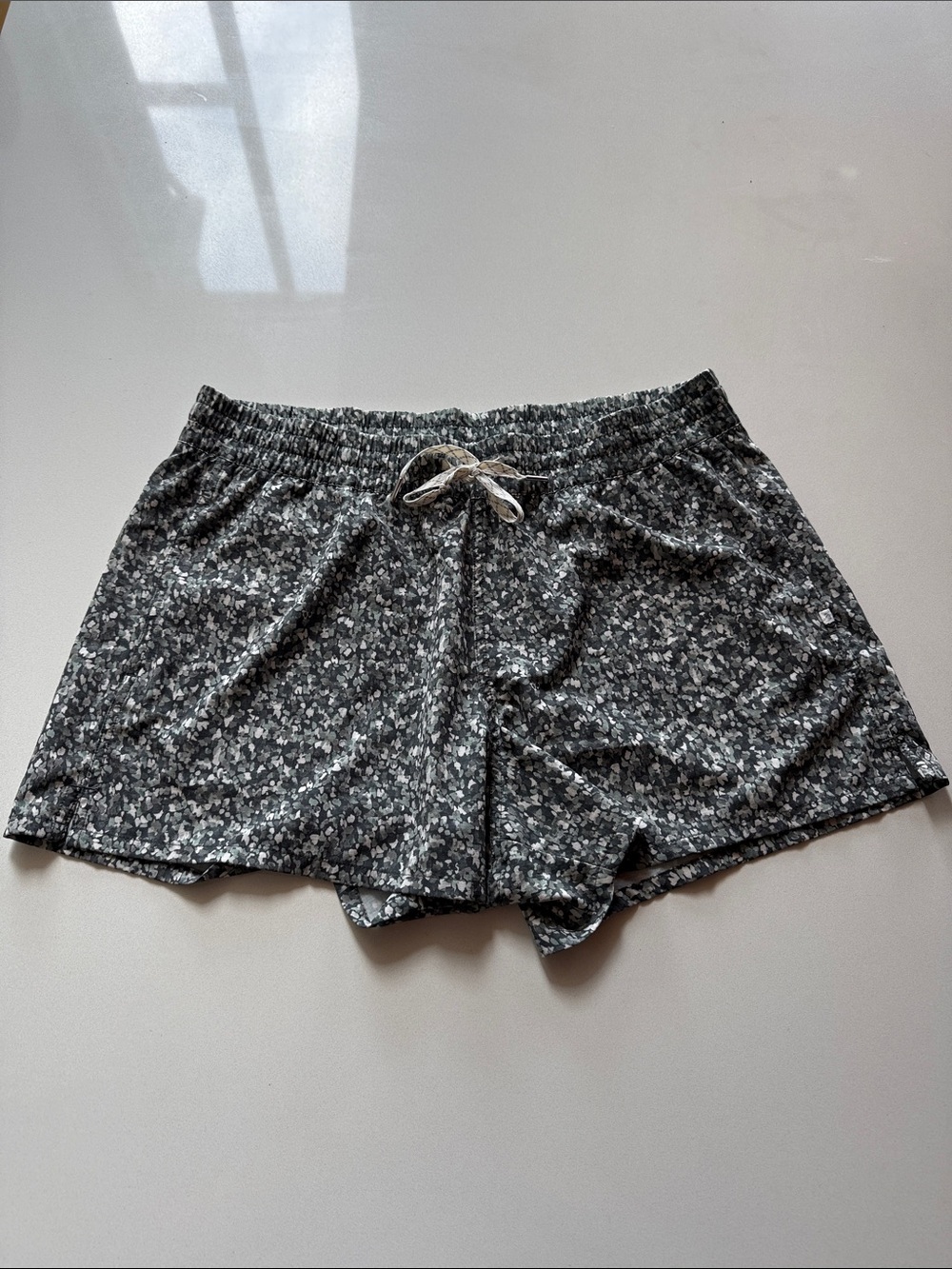 Marika Granite Print Green Athletic Lounge Shorts w/ Drawstring, Moisture Wick